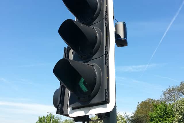 A high-tech pollution sensor on a traffic light. Image: LCR
