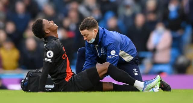  Demarai Gray of Everton receives medical treatment before being substituted during the Premier League match between Manchester City and Everton at Etihad Stadium on November 21, 2021 in Manchester, England. (Photo by Laurence Griffiths/Getty Images)