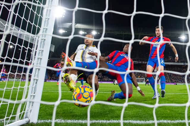 Salomon Rondon of Everton scores v Crystal Palace. Photo: Justin Setterfield/Getty Images