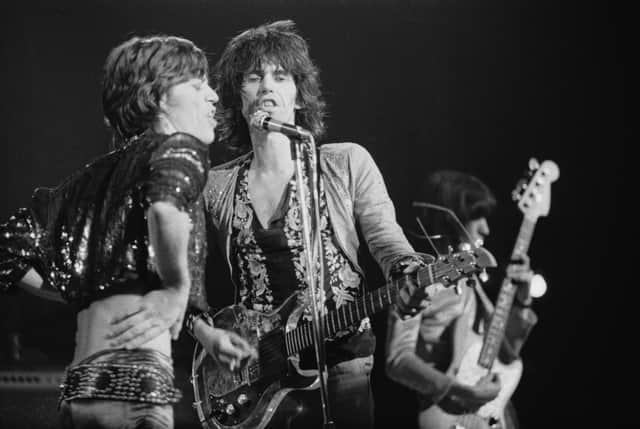 Mick Jagger and Keith Richards perform in 1971. Photo: Evening Standard/Hulton Archive/Getty Images