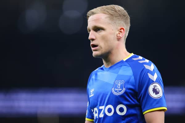 A late change to the Everton starting-XI as Donny van de Beek was injured in the warm up.  