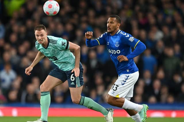 Jonny Evans of Leicester City battles for possession with Everton’s Salomon Rondon. Photo: Michael Regan/Getty Images