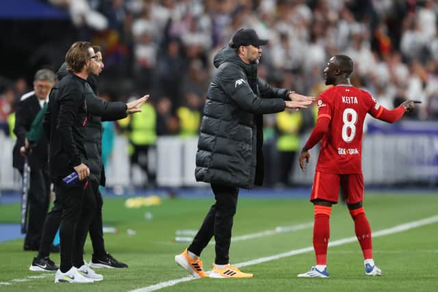 Liverpool manager Jurgen Klopp speaks to Naby Keita. Picture: ulian Finney/Getty Images