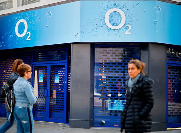 <p>O2 has issued a warning as fraudsters are getting phone contract customers to steal personal details </p>