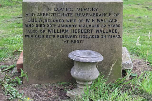 Grave of Julia Wallace (1879 - 1931) and her husband William Herbert (1879 - 1933). Image: Phil Nash from Wikimedia Commons