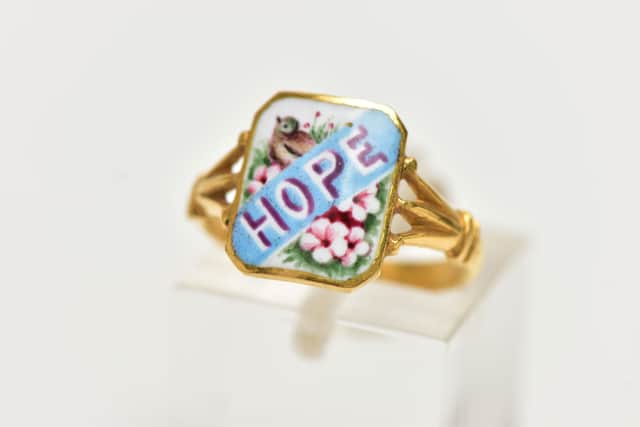 Hope ring sold for £900. 