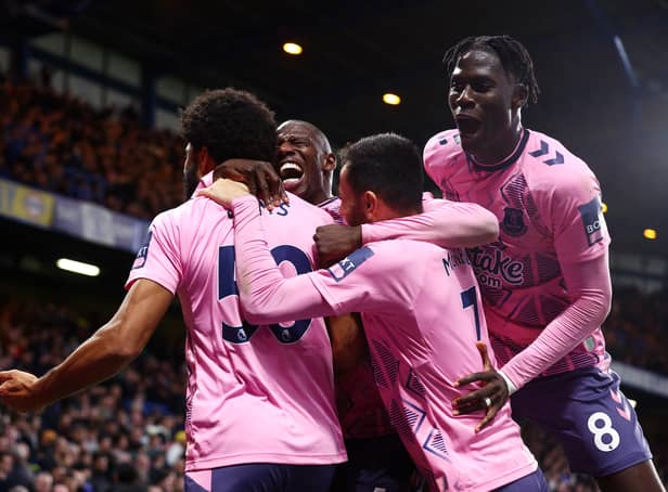 Ellis Simms of Everton celebrates after scoring the team's second goal with teammates during the Premier League match between Chelsea FC and Everton FC at Stamford Bridge on March 18, 2023 in London, England. (Photo by Clive Rose/Getty Images)