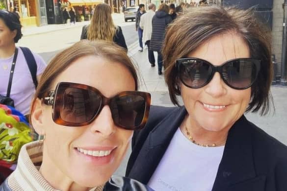 Coleen Rooney and her lookalike mum Colette McLoughlin outside the Duke of York’s theatre in York. (Picture: Instagram/@ coleen_rooney)