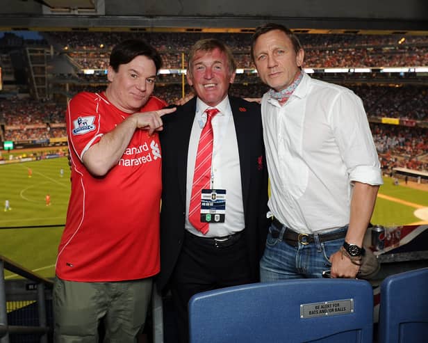 Here's Kenny Dalglish with two actors who have gone on score Hollywood fame. 