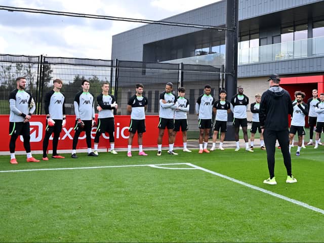 Jurgen Klopp speaks to his players ahead of Liverpool training. Picture: Andrew Powell/Liverpool FC via Getty Images