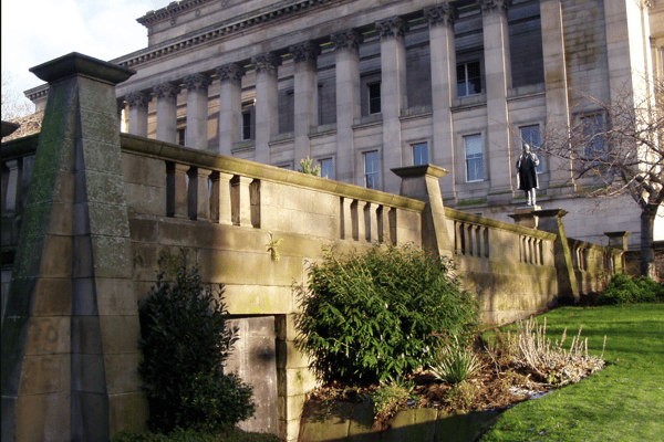 St Johns Gardens, Liverpool. Photo: John Bradley, CC BY-SA 3.0 via Wikimedia Commons