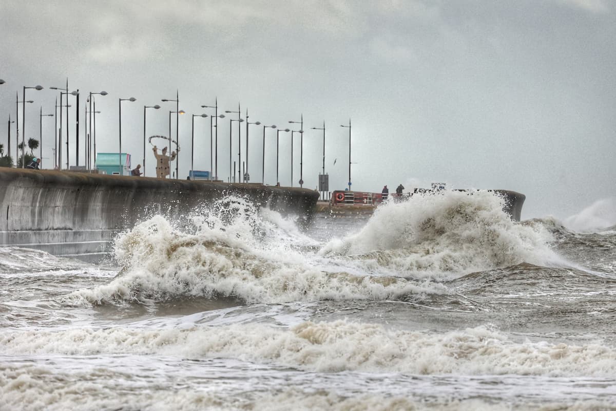 Liverpool weather: Met Office warns of 'hazardous coastal conditions' as strong winds batter Merseyside 