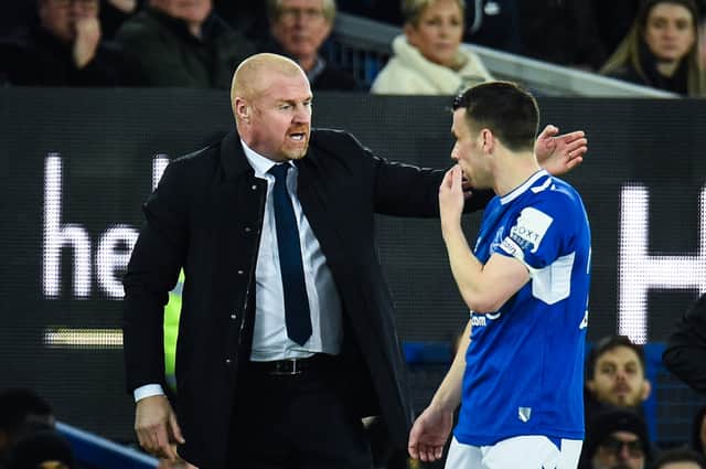Everton manager Sean Dyche speaks to captain Seamus Coleman. (Photo by PETER POWELL/AFP via Getty Images)