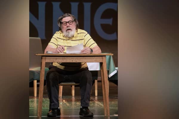 Ricky Tomlinson will perform as himself as a celebrity guest in the pub