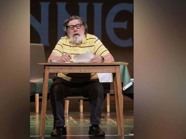 Ricky Tomlinson will perform as himself as a celebrity guest in the pub