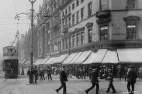 Whitechapel in Liverpool city centre is thought to have been originally known as Frog Lane, named after a colony of frogs who lived there. It later became known as Whitechapel, named so after a nearby chapel. This picture from circa 1900 shows Hope Brothers on the corner of Whitechapel. It is now the HSBC bank building.