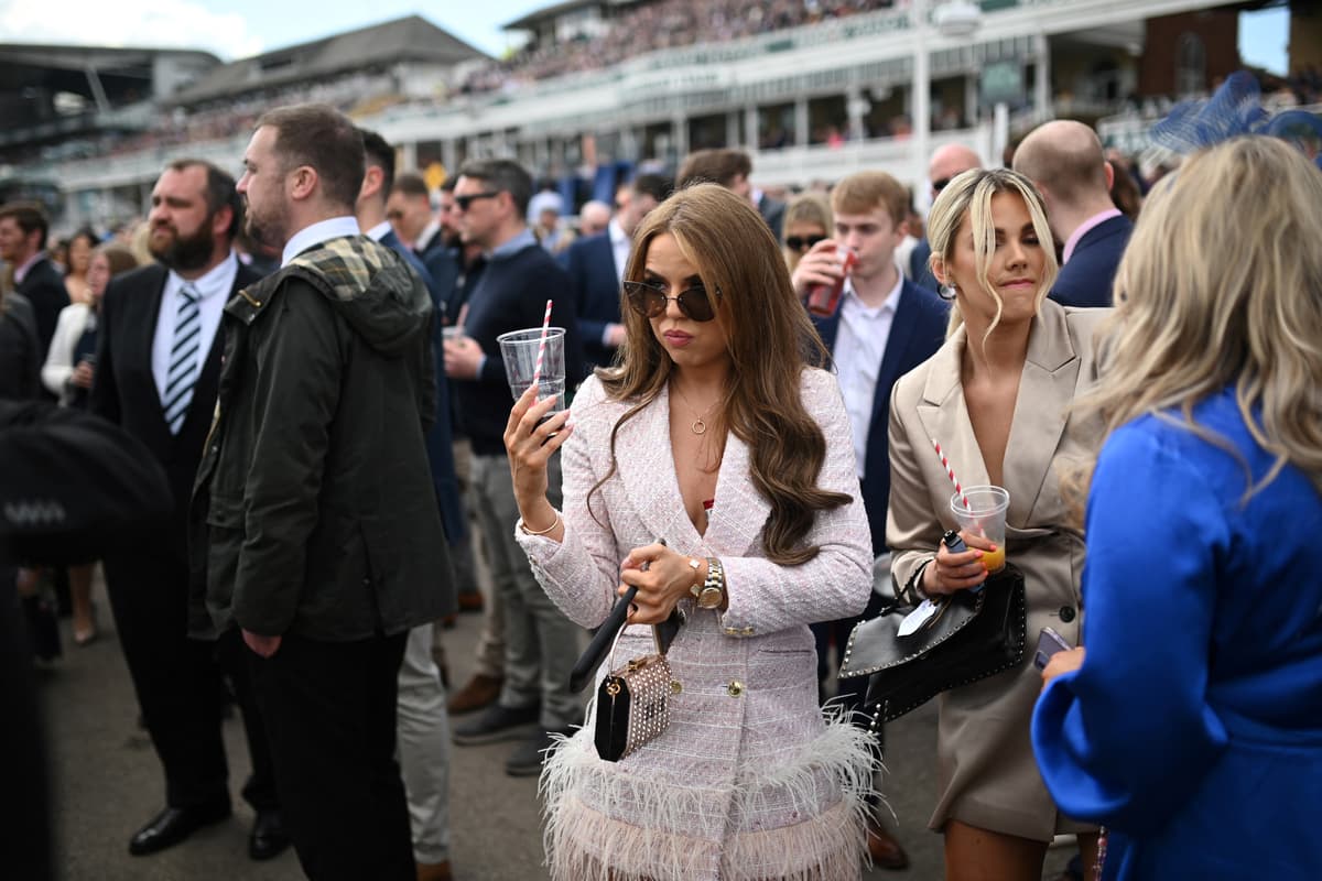 Aintree Races Fans Aintree Grand National 2025 road closures and diversions