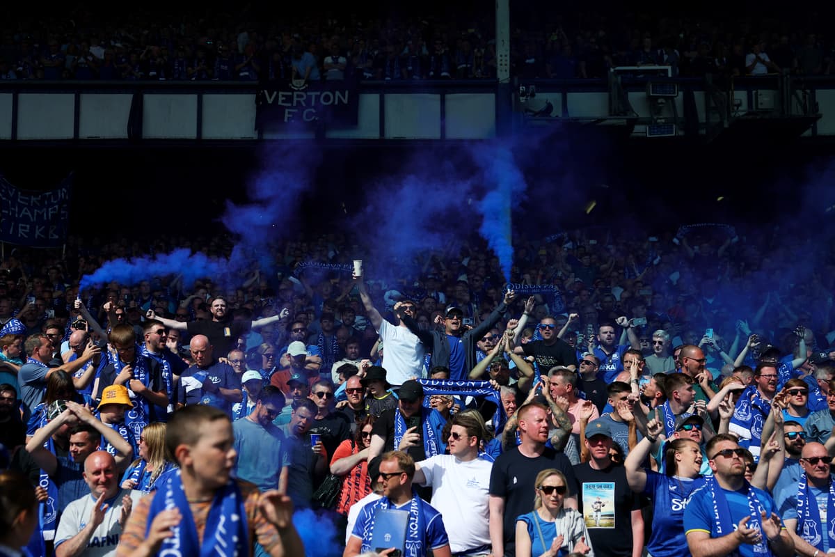 Everton Pyro 27 emotional photos as Everton fans wave goodbye to icon Goodison Park