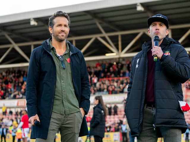 Ryan Reynolds and Rob McElhenney have been honoured by the Welsh Government, the Football Association of Wales and S4C for promoting the country and its language.